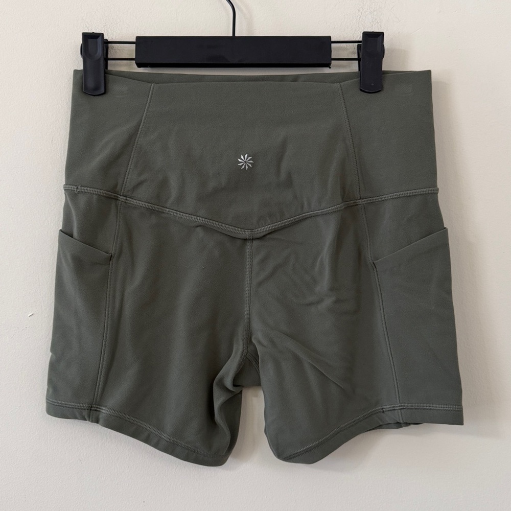 Athleta Salutation Stash High Rise 5" Short Moss Size Medium - Picture 6 of 8